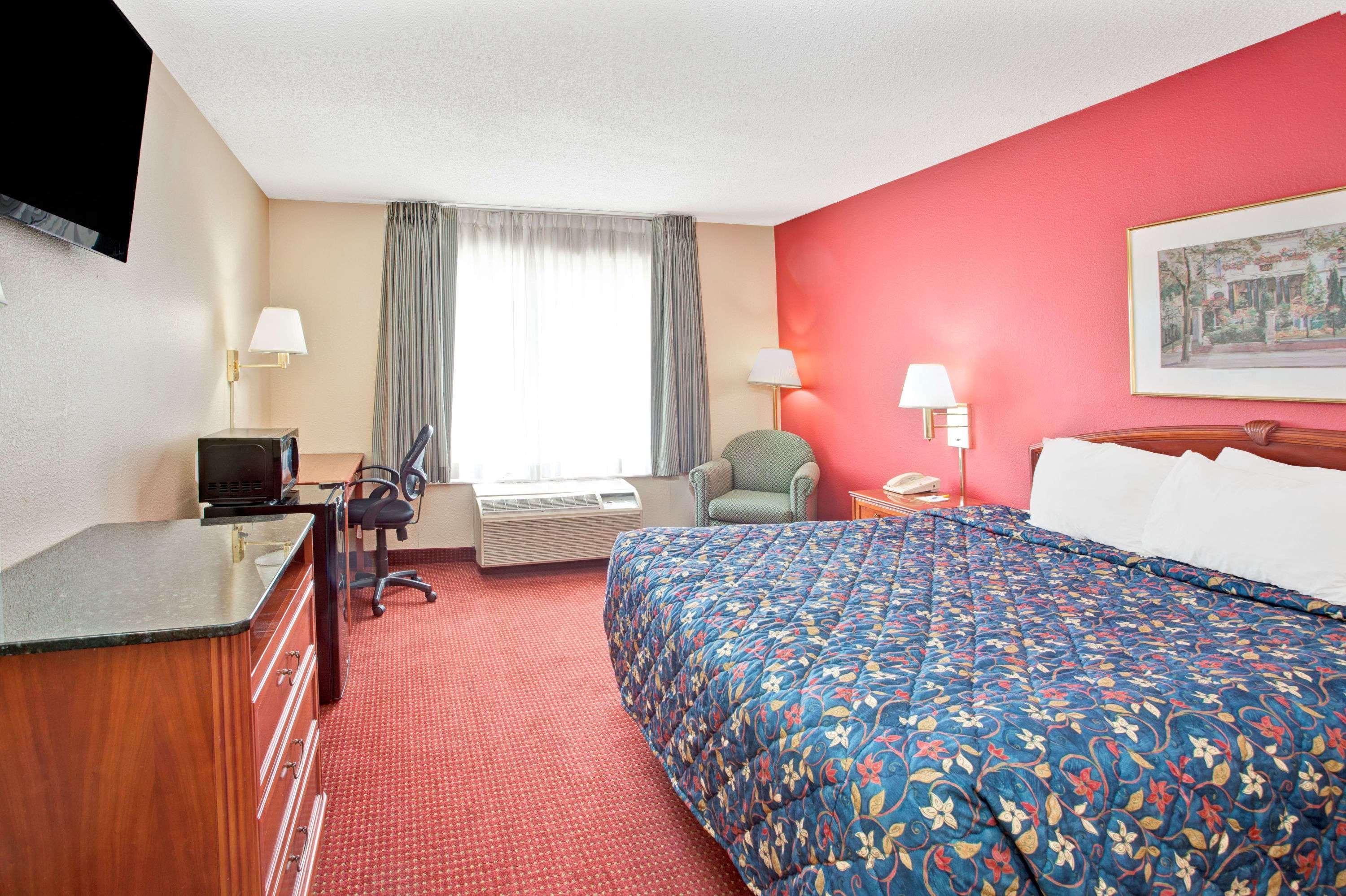 Days Inn By Wyndham Marietta-Atlanta-Delk Road Bagian luar foto